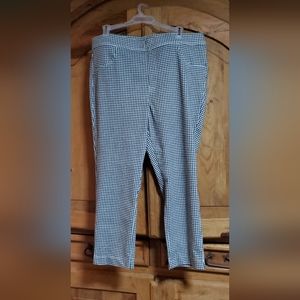 Time and Tru black & white cropped jeggings. Size XXL (20)